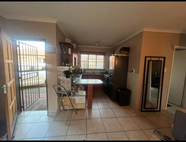 2 BEDROOM PROPERTY TO RENT IN GREENHILLS
